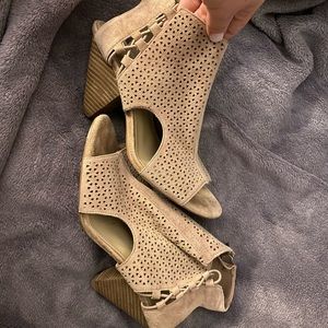 Vince camuto Spring/summer shoe SIZE 7